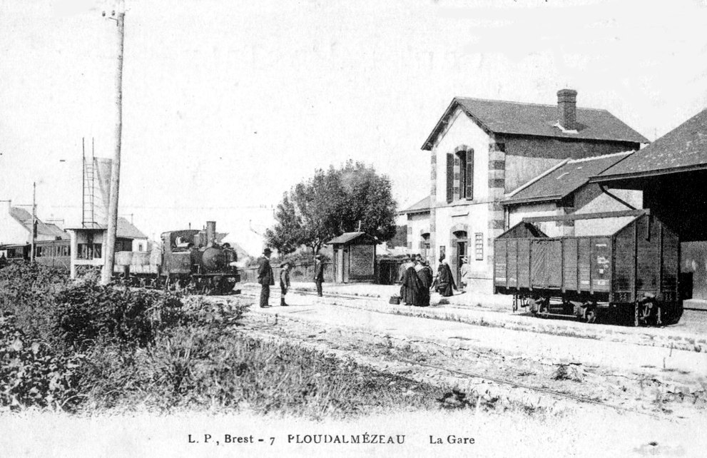 Gare de Ploudalmzeau (Bretagne).