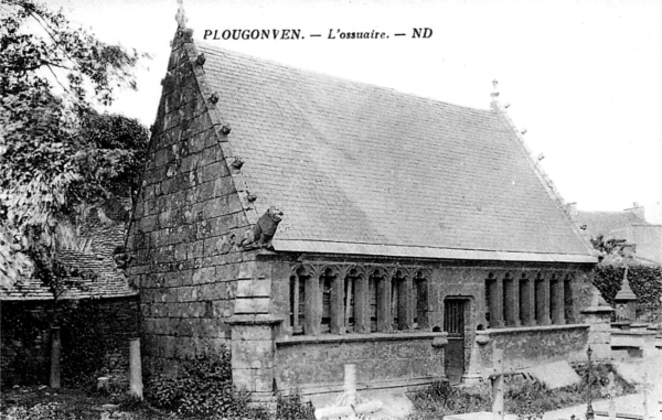 Ossuaire de Plougonven (Bretagne).