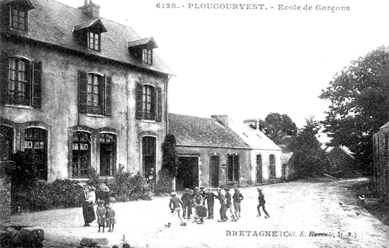 Ville de Plougourvest (Bretagne).