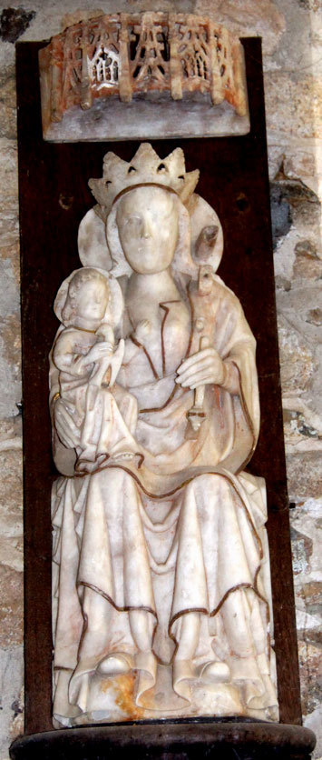 Vierge en albtre en la chapelle Saint-Gonry de Plougrescant (Bretagne)