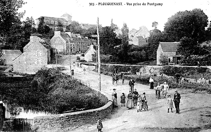 Bourg de Plouguenast (Bretagne).