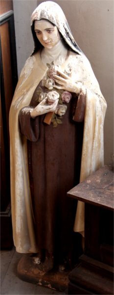 Plounrin (Bretagne) : statue de la sacristie.