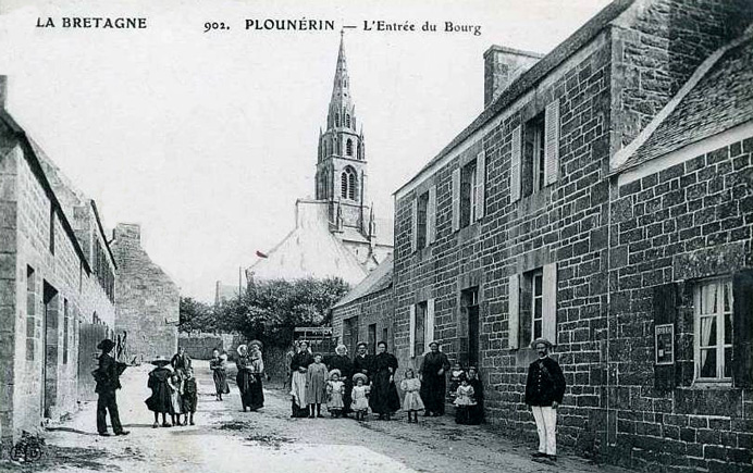 Bourg de Plounrin (Bretagne).