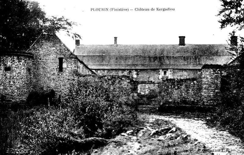 Chteau de Kergadiou  Plourin (Bretagne).