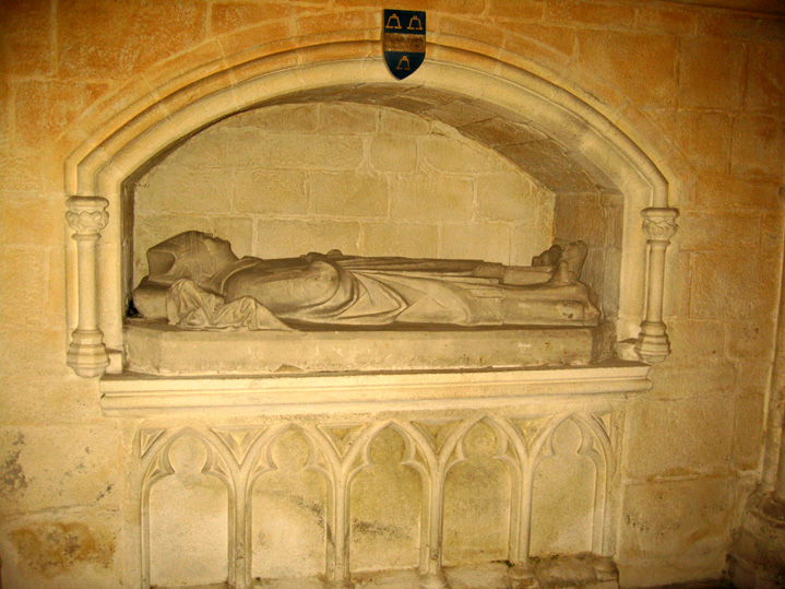 Quimper : cathdrale Saint-Corentin (gisant de Monseigneur Gatien de Monceaux)
