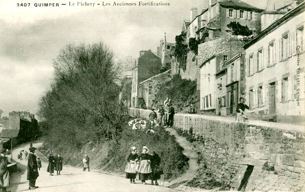 Les fortifications et murs de Quimper (Bretagne).
