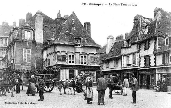 Quimper (Bretagne) : la place Terre au Duc.