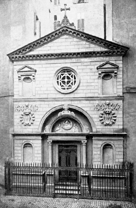 L'entrée de l'ancienne église Saint-Yves-des-Bretons à Rome.