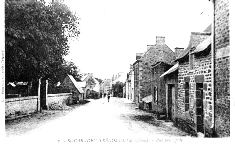 Ville de Saint-Caradec-Trgomel (Bretagne).