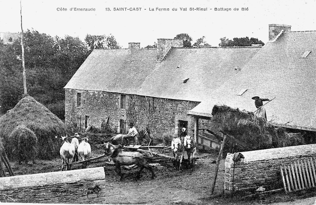 Ville de Saint-Cast-le-Guildo (Bretagne) : ancienne ferme.