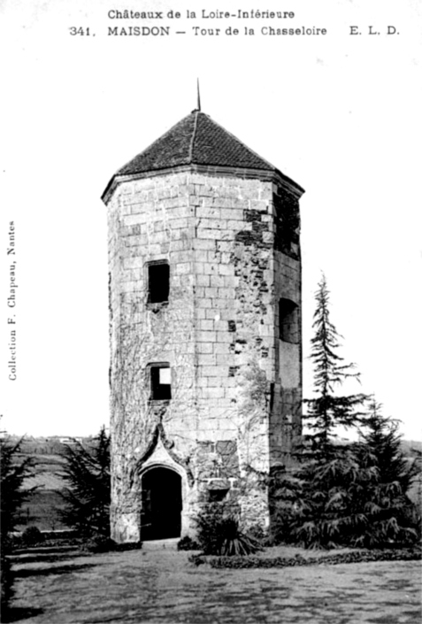 La tour de la Chasseloire  Saint-Fiacre-sur-Maine (anciennement en Bretagne).