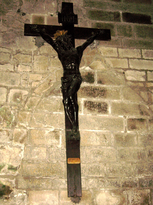 Saint-Brieuc (Bretagne) : cathdrale Saint-Etienne (Crucifix en bronze noir de Just Becquet)