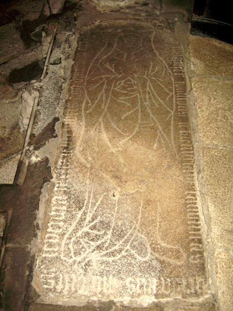 Saint-Brieuc (Bretagne) : cathdrale Saint-Etienne (pierre tombale)