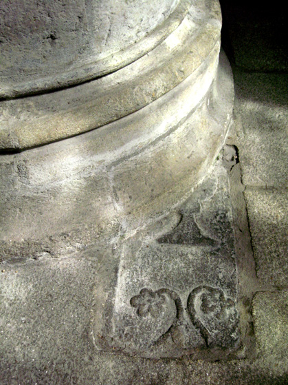 Saint-Brieuc (Bretagne) : cathdrale Saint-Etienne (pierre tombale - collatral nord)