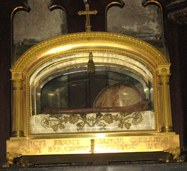 Saint-Brieuc (Bretagne) : cathdrale Saint-Etienne (pierre tombale de Mgr Bouch)