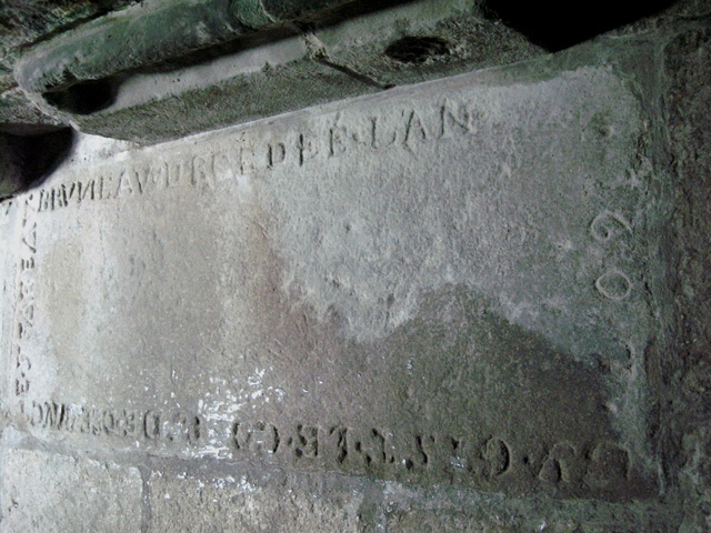 Saint-Brieuc (Bretagne) : cathdrale Saint-Etienne (pierre tombale)