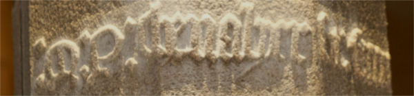 Inscription  l'glise de Saint-Jean-du-Doigt (Bretagne).