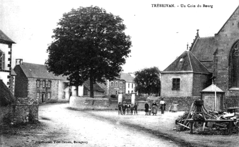 Bourg de Trbrivan (Bretagne).