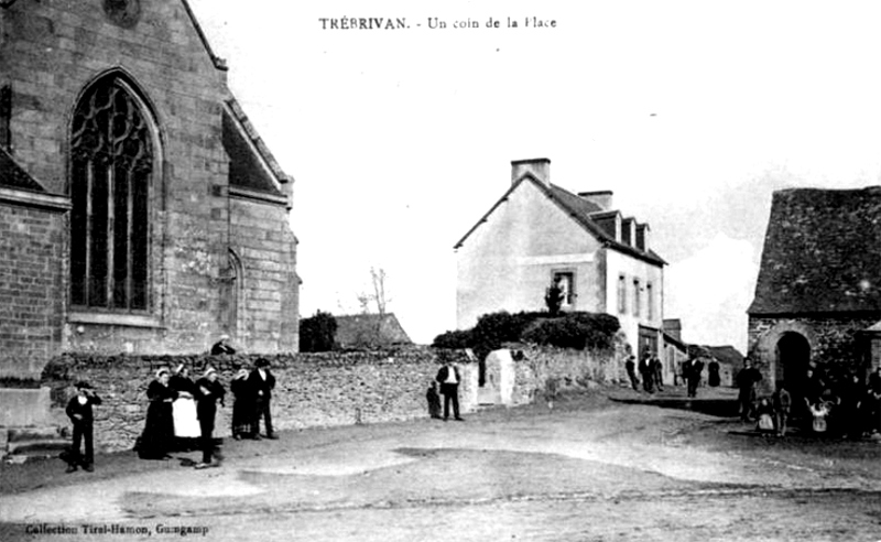 Vue gnrale de la ville de Trbrivan (Bretagne).