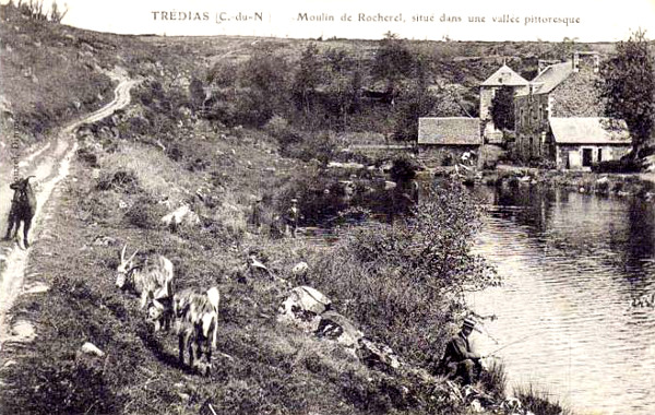 Trdias (Bretagne) : l'tang de Rocherel et son moulin.