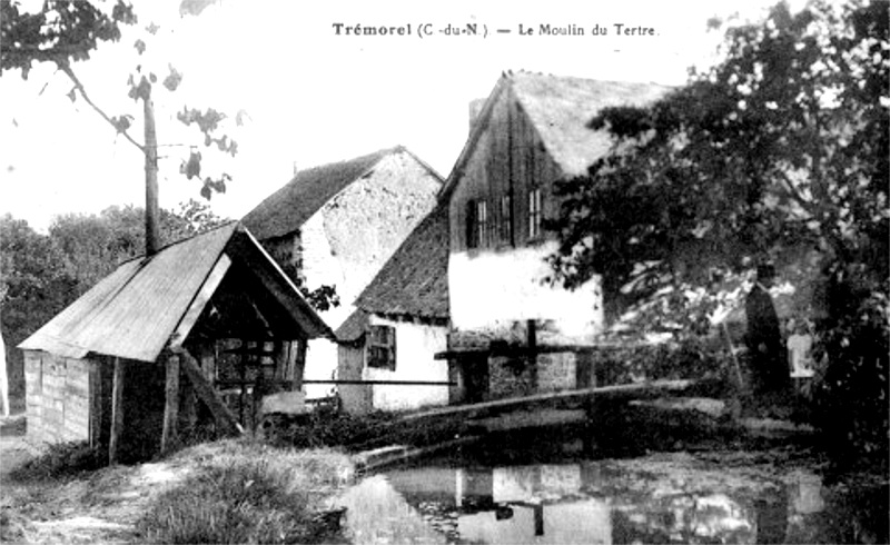 Ville de Trmorel (Bretagne) : le moulin.