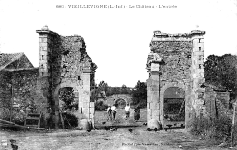 Ruines de l'ancien chteau de la Brelaire  Vieillevigne (Bretagne).