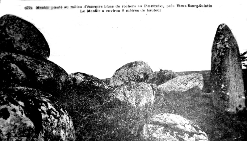 Menhir de Porzic au Vieux-Bourg (Bretagne).